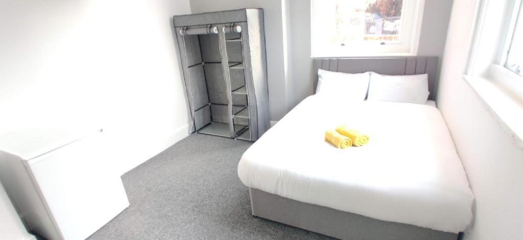 Triple With Private Bath Near Lfc Free Street Parking * Liverpool