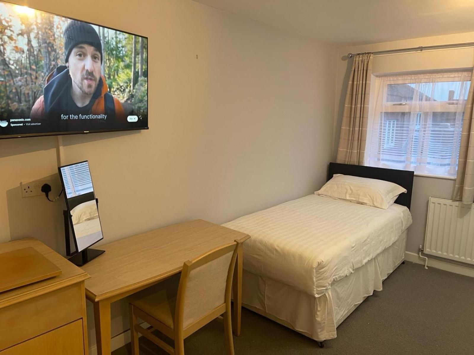 Triple With Private Bath Near Lfc Free Street Parking Bed & Breakfast *